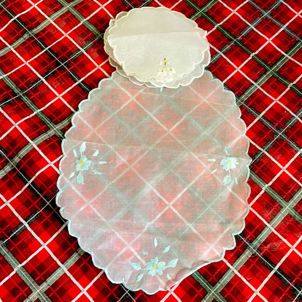 Hand made White Floral Embroidered Tablecloth Doily Set 5 Pcs Round and Oval